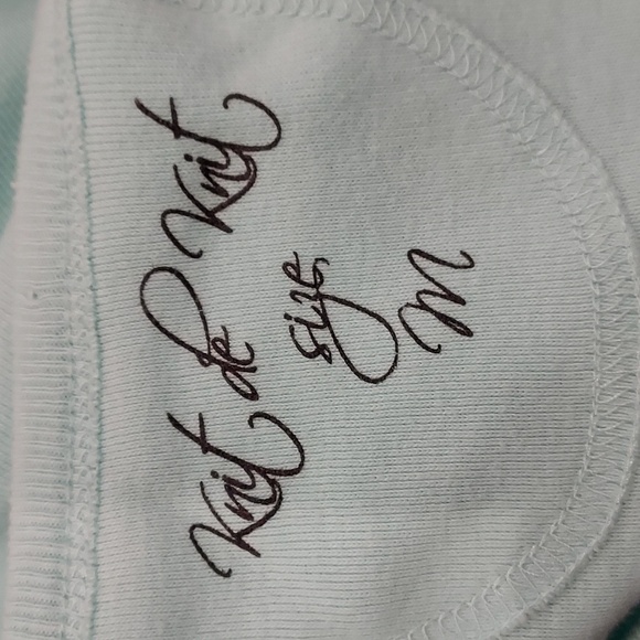 Cool Mint Long Sleeve Knit Shirt with Round Sparkle Top Front Hem Size Medium - Picture 6 of 6